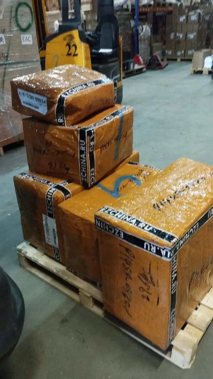 Пять мест в фирменной упаковке EZCHINA.RU на одной паллете